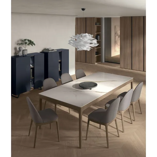 Sedia Dada in tessuto e legno di Tomasella